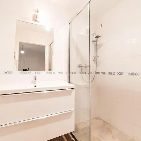 Grande Maison Calme, Piscine, Jardin Et Parking *