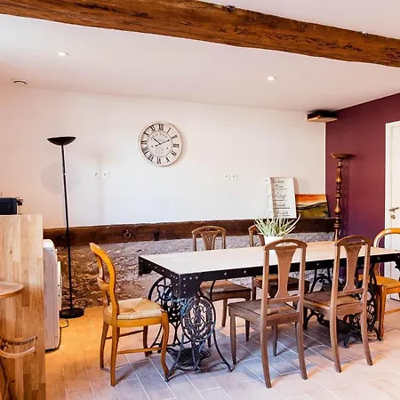 בית נופש Grande Maison Calme, Piscine, Jardin Et Parking Buchères