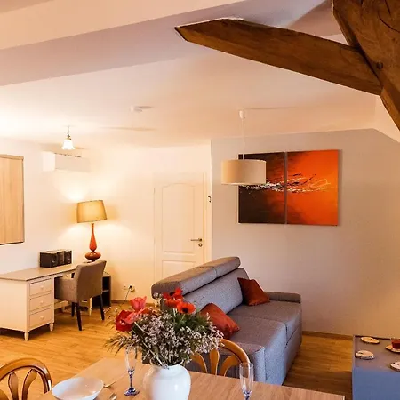 בית נופש Grande Maison Calme, Piscine, Jardin Et Parking Buchères