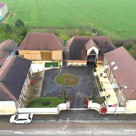 Grande Maison Calme, Piscine, Jardin Et Parking Buchères