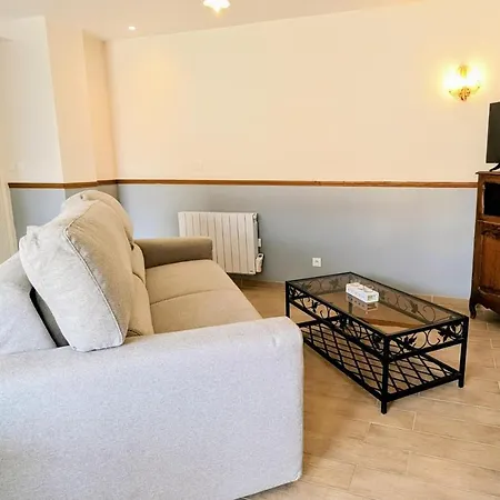בית נופש Grande Maison Calme, Piscine, Jardin Et Parking Buchères