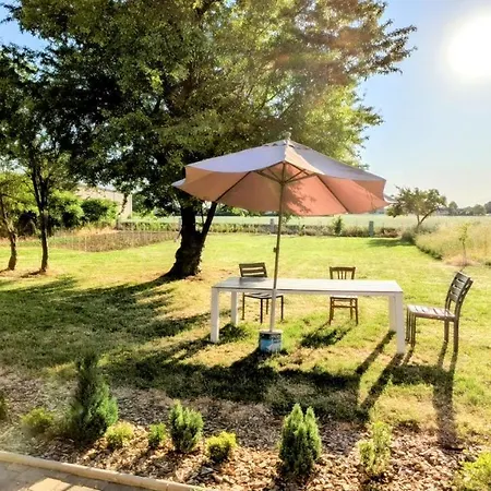 Grande Maison Calme, Piscine, Jardin Et Parking Buchères