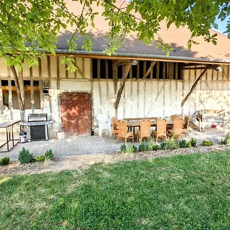 בית נופש Grande Maison Calme, Piscine, Jardin Et Parking
